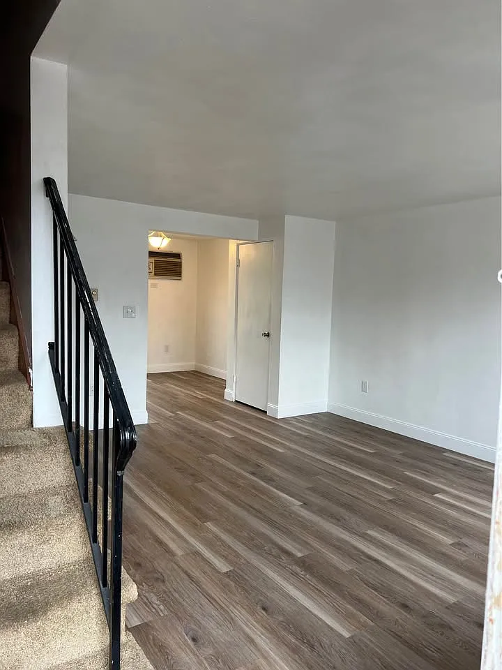 Building Photo - 305 Walden Ave #2