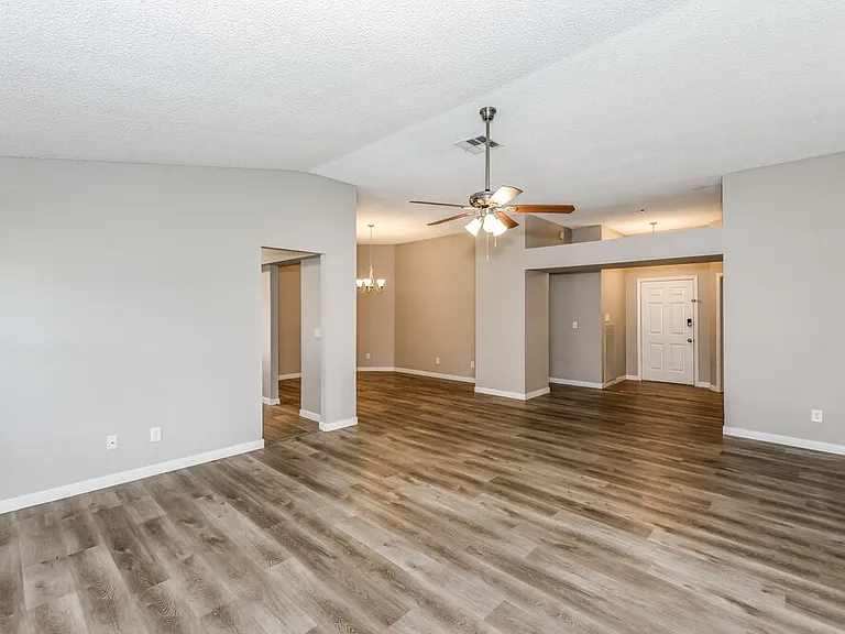 360 Dooley Dr — Photo 8