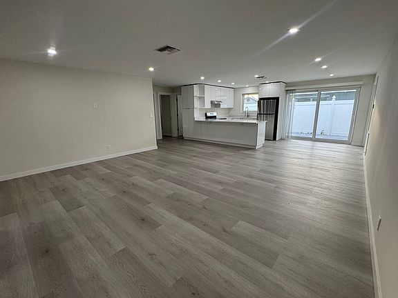 3rd image of 2070 NE 56th St Unit 2