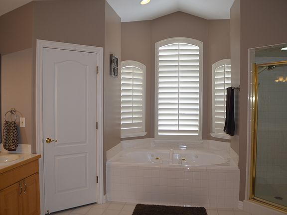 His/Hers Vanities & Closets