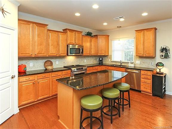 4th image of 4066 Ambleside Dr