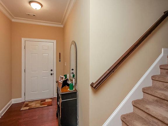 5th image of 823 Erika Ln