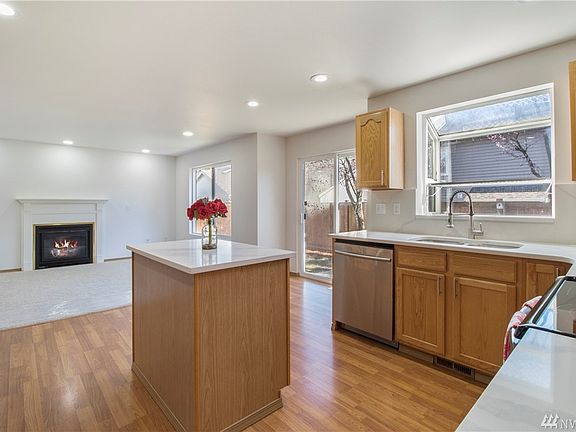 4th image of 6032 Sycamore Ln NE