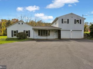 1240 Fairview Dr, Leesport, PA 19533