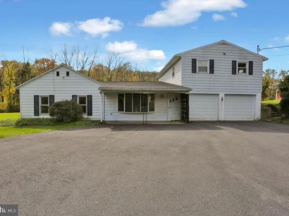 1240 Fairview Dr, Leesport, PA 19533