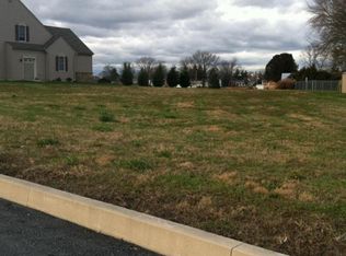 808 Jasmine Ave, Mount Joy, PA 17552