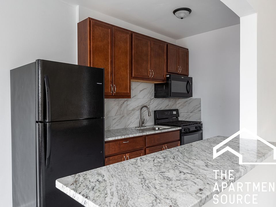 1st image of 2712 N Milwaukee Ave APT 215
