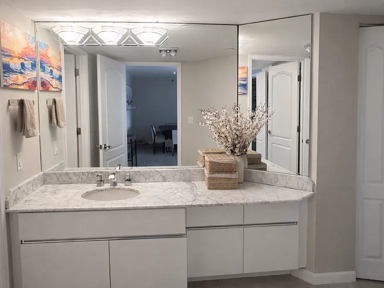 5757 Collins Ave — Photo 15