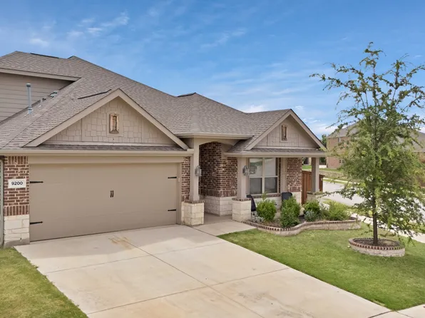 9200 Flying Eagle Ln, Fort Worth, TX 76131