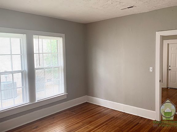 2nd image of 6B Cromwell Ave