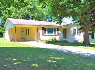 1020 N Woodland Dr, Dexter, MO 63841