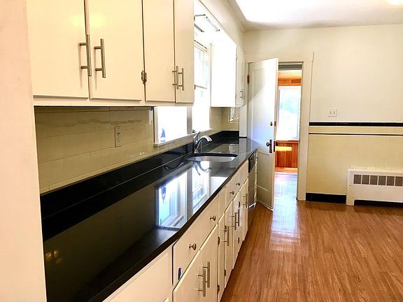 3rd image of 513 Belmont St #2