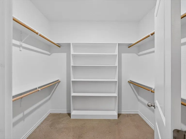 412 W Avenue C — Photo 26