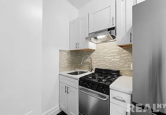 2nd image of 243 Henry St APT 10