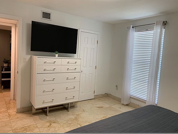 5th image of 10381 N Kendall Dr APT M1