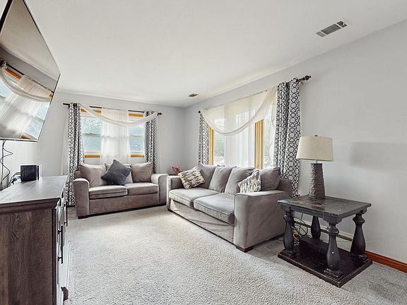 5th image of 1012 Riverlane Dr