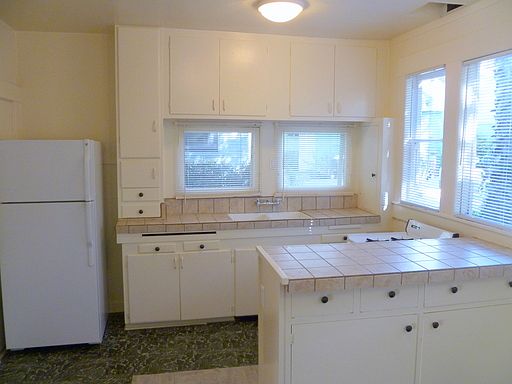 4th image of 2525 1st Ave