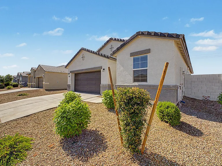 24542 W Raymond St — Photo 3