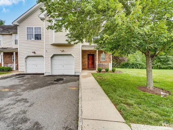 4 W Burgess Dr, Piscataway, NJ 08854