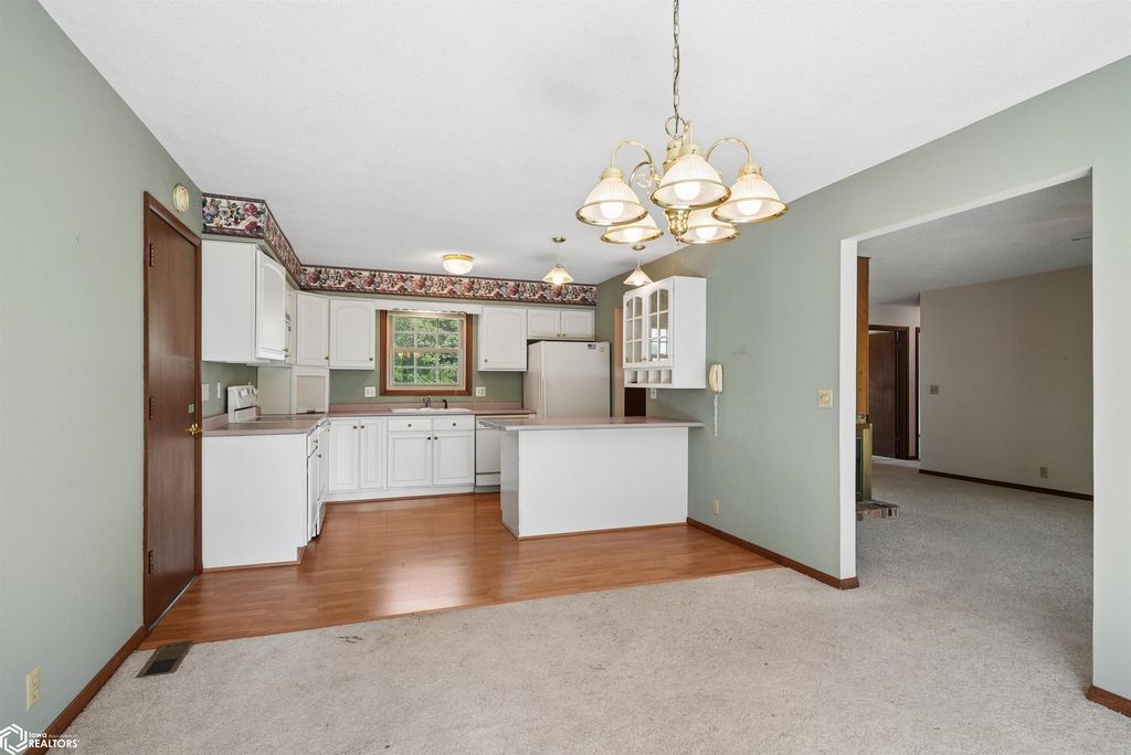 1509 4th St, Eldora, IA - More