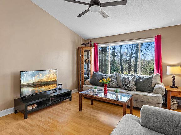 4th image of 38470 Glacier Dr