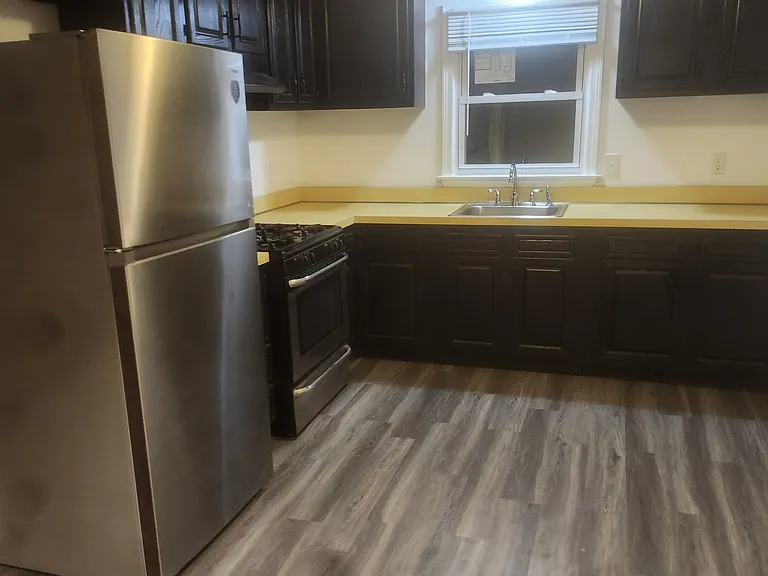 92 Hemingway Ave — Photo 3