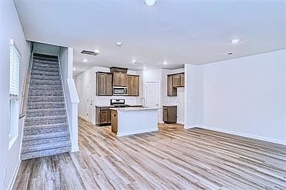 3rd image of 206 Telford Dr #1