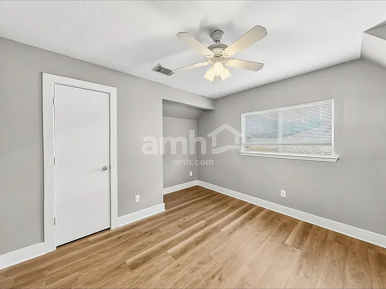 833 Lightningbug Ln — Photo 13