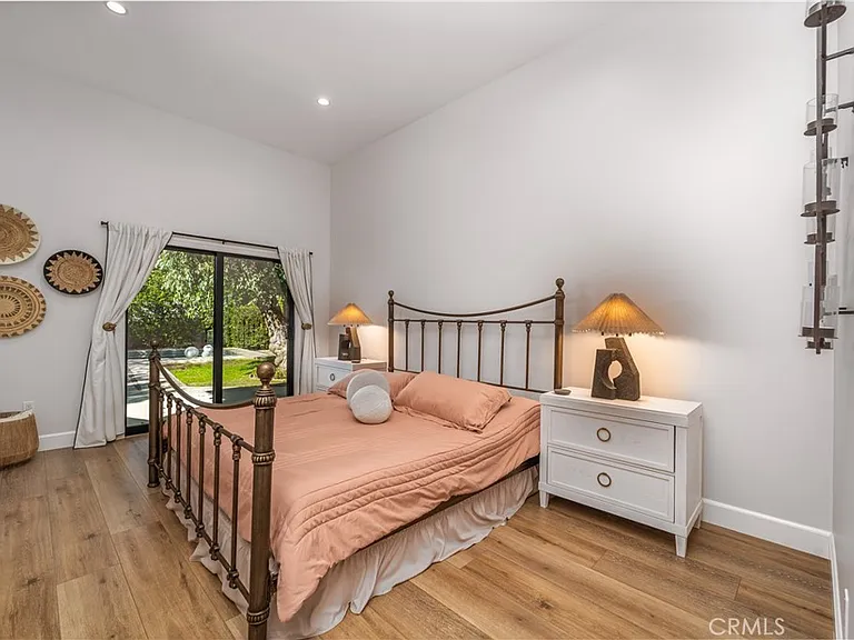 21327 Providencia St — Photo 43