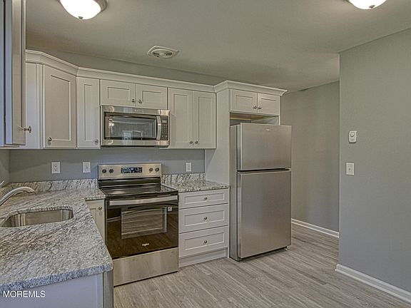 3rd image of 17 a Bennington Lane