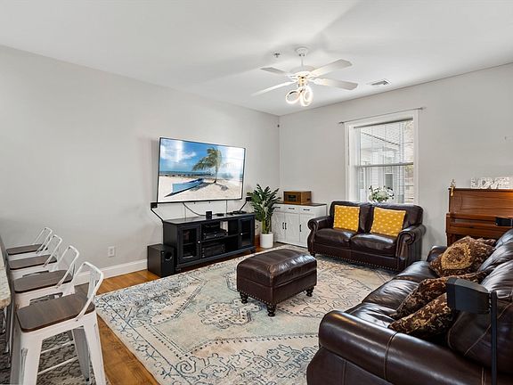 2nd image of 31-33 Ashland St #2