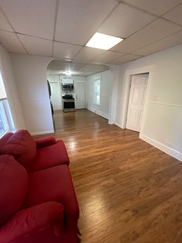 2-Bedroom Apartment with In-Unit Laundry | 86 Oak St, Lawrence — Photo 2