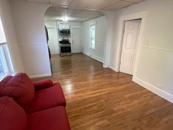 2nd image of 86 Oak St Floor 2