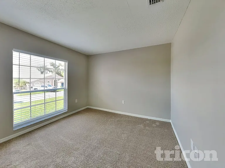 7833 Manor Dr — Photo 10