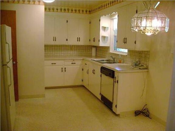 4th image of 21020 Cromwell Ave