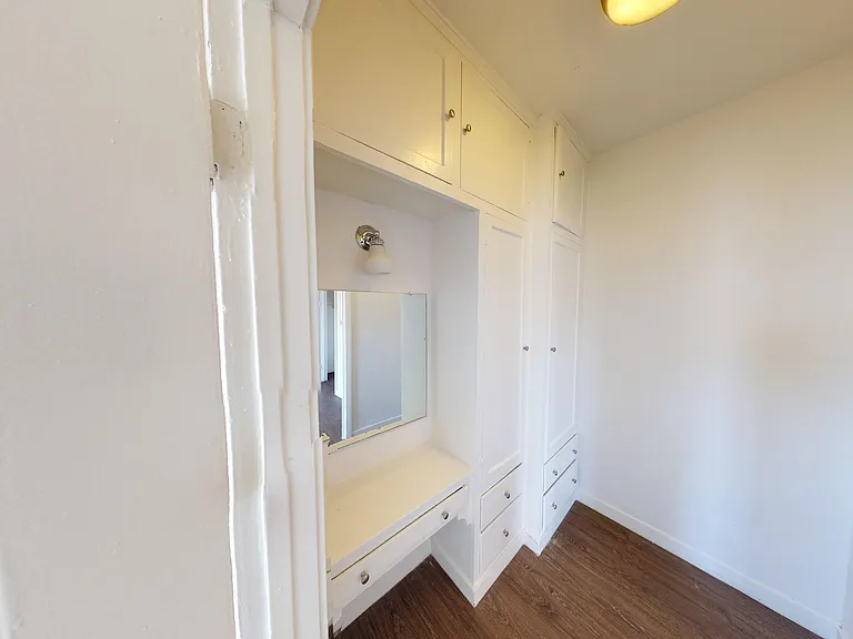Guntharp Apartments — Photo 10