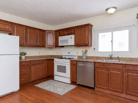 4th image of 85 Beacon St