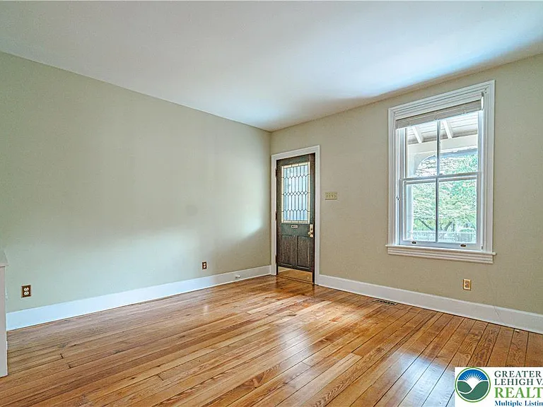 239 E Church St — Photo 6