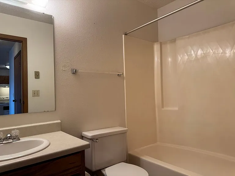 Gatewood Apartments — Photo 31