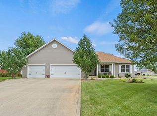 1458 Stratford Dr, Winona Lake, IN 46590