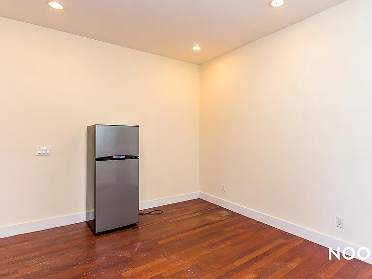 117 S 4th St #21 — Photo 12