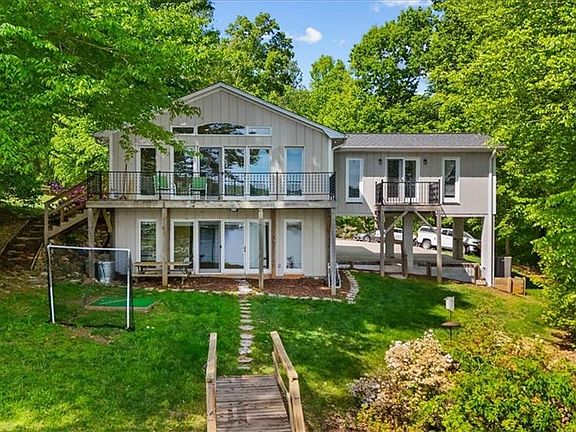 5th image of 330 Hillview Dr