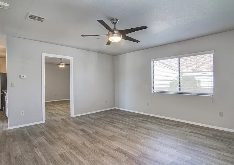 36 E Vaughn Ave — Photo 24