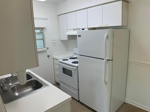 5th image of 310 Columbia Dr
