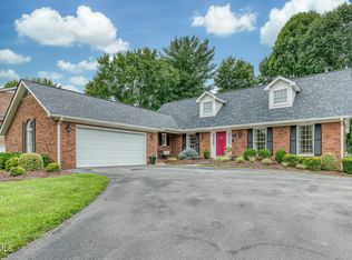 411 Elm Ln, Johnson City, TN 37604