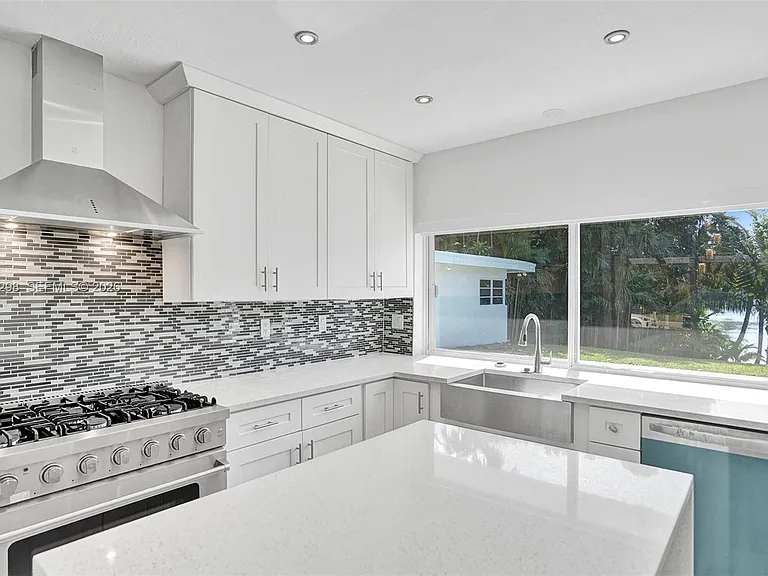 19260 NE 22nd Ave — Photo 50