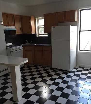 4th image of 153 11th St #3