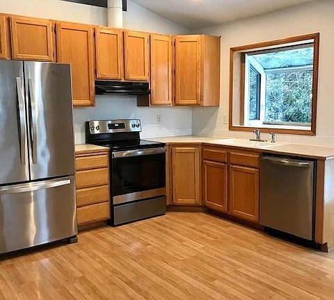 5th image of 15148 Saltair Dr NE