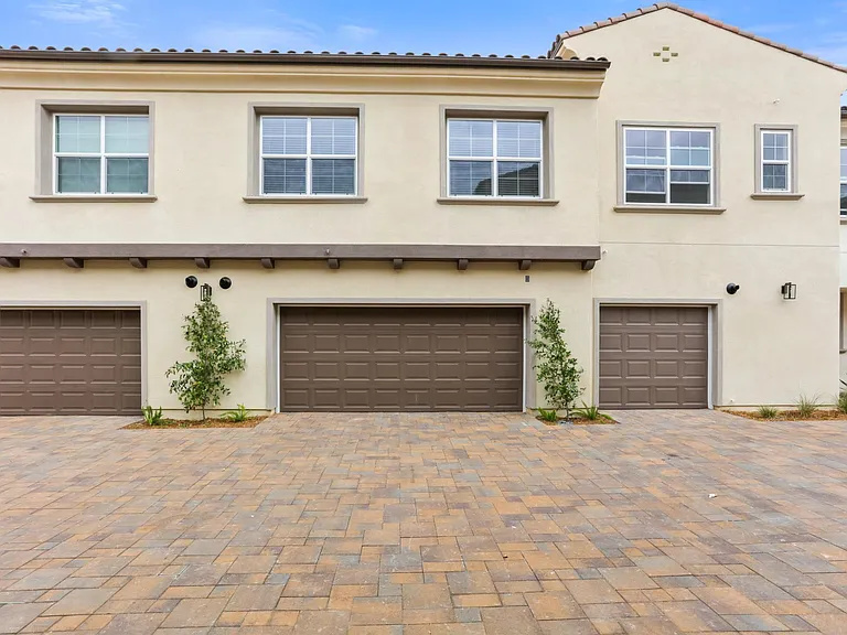 821 Blackstone Dr — Photo 13
