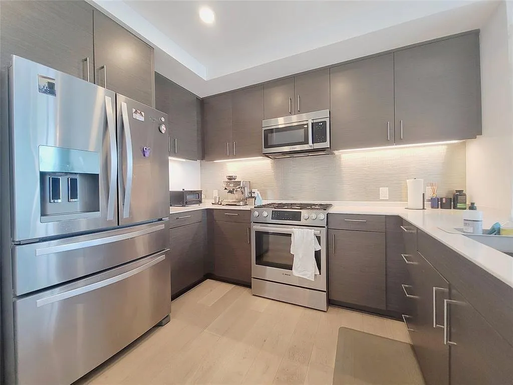 1 bed, 1.0 bath, 679 sqft, $3,300 — Photo 2